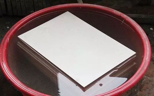 什么瓷磚好？全拋釉磚、拋光磚、?；u、通體大理石……